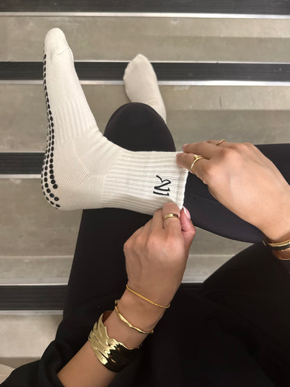 AURAE ELEVEN WHITE GRIP SOCKS
